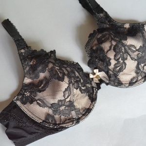 Nude & Black Lace Victoria's Secret Bra size 36C